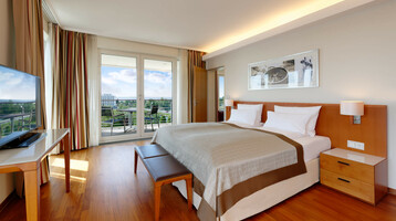 Schlafzimmer der Executive Suite im ATlANTIC Hotel Wilhelmshaven Schlafzimmer der Executive Suite im ATlANTIC Hotel Wilhelmshaven