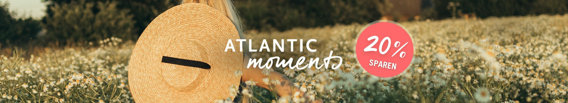 ATLANTIC Hotels Vorteilspreis | Moments Frau mit Strohhut in Blumenfeld, Text "Atlantic Moments" und "20% sparen" auf rotem Kreis.