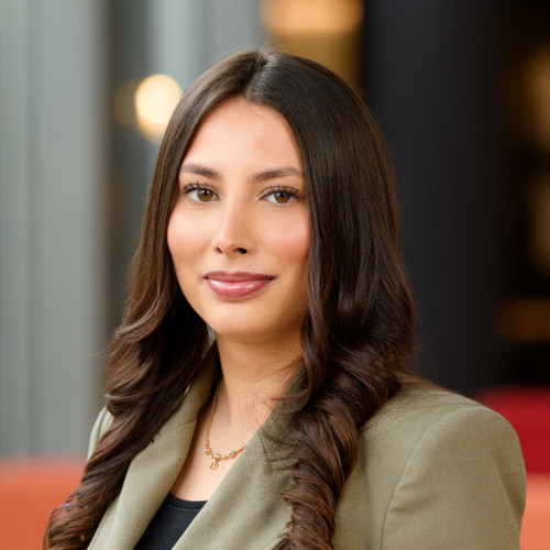 Sales Managerin Frau Bardosana