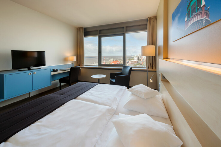 Our Superior Double Room in the ATLANTIC Hotel SAIL City in Bremerhaven, located directly at the Weser Our Superior Double Room in the ATLANTIC Hotel SAIL City in Bremerhaven, located directly at the Weser