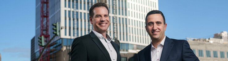 ATLANTIC Hotel Frankfurt Direktion und Sales Slapnig und Görge vor dem ATLANTIC Hotel Frankfurt