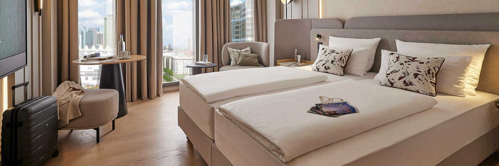 room | ATLANTIC Hotel Frankfurt Lively room with a view of the window| ATLANTIC Hotel Frankfurt