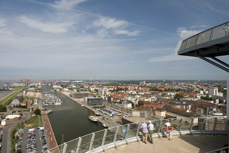 Visit our observation des SAIL City and enjoy the amazin view over Bremerhaven and the coast Visit our observation des SAIL City and enjoy the amazin view over Bremerhaven and the coast