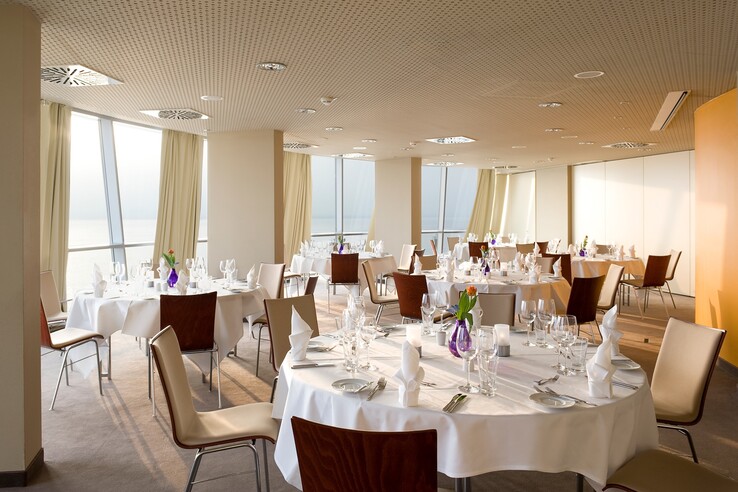 South deck - celebrate your party with a view over the Weser South deck - celebrate your party with a view over the Weser