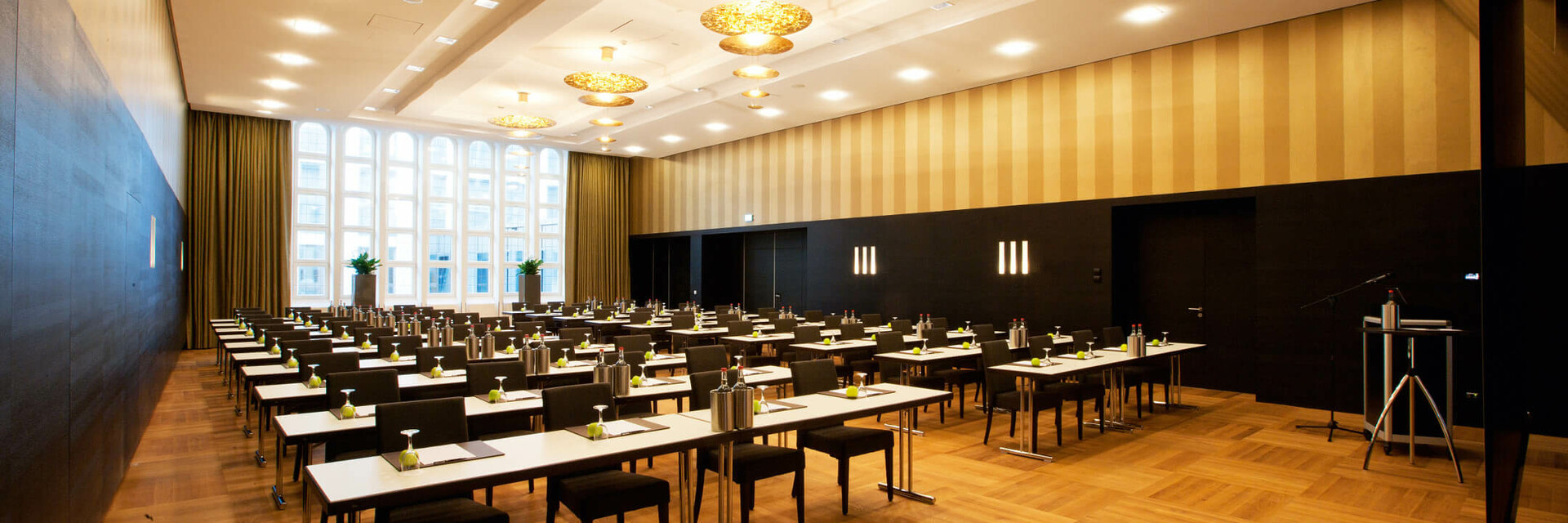Meeting in the Goldene Saal of the ATLANTIC Grand Hotel Bremen Modern conference room in the ATLANTIC Grand Hotel Bremen with elegant seating and large windows.