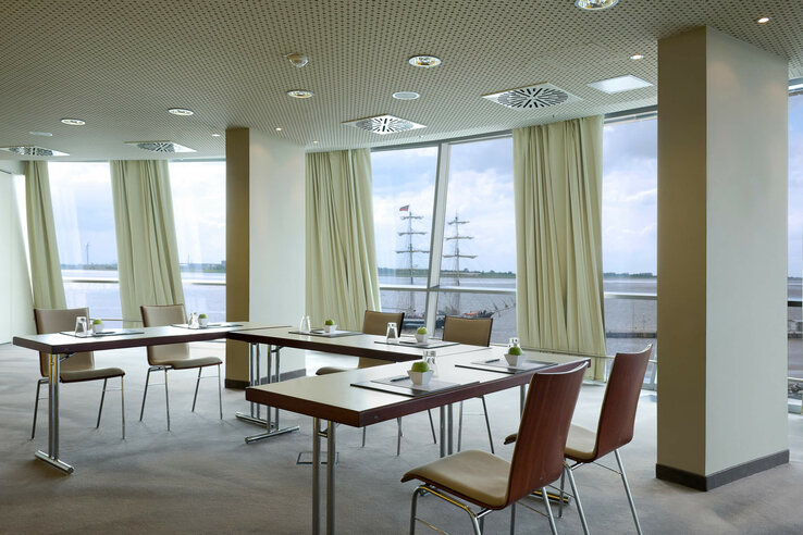 Event room Deck North of the ATLANTIC Hotel SAIL City Modern conference room with harbor view at the ATLANTIC Hotel Sail City, Bremerhaven.