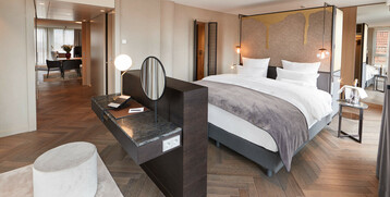 Dressing table in the Grand Suite at the Atlantic Grand Hotel Bremen Modern hotel room with large bed, desk, seating area and stylish decoration at the ATLANTIC Grand Hotel Bremen.