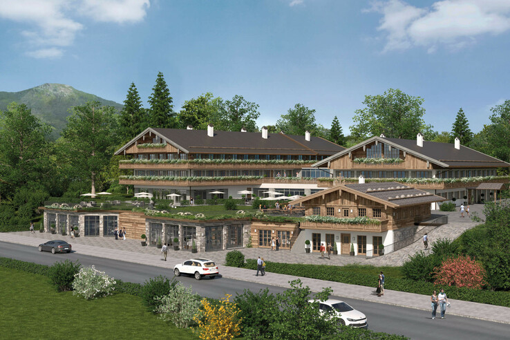 Severin*s Resort&Spa am Tegernsee Modernes Hotel im Alpenstil mit Holzfassade, umgeben von Bäumen und Bergen, Menschen spazieren auf dem Gehweg.