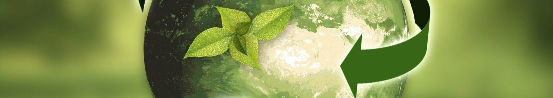 Grüne Erde mit Blättern und Recyclingpfeilen, symbolisiert Nachhaltigkeit im ATLANTIC Hotel Universum Bremen.