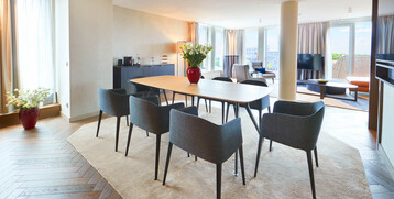 Dining area Grand Suite at the Atlantic Grand Hotel Bremen Bright suite in the ATLANTIC Grand Hotel Bremen with dining table, modern chairs, large windows and stylish furnishings.