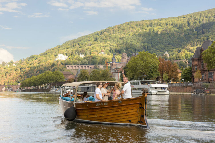 Mit dem Boot auf dem Neckar in Heidelberg | ATLANTIC Hotel Heidelberg