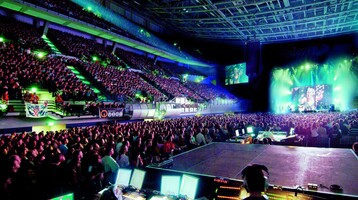 ÖVB Arena in Bremen during an event Large, illuminated concert hall with stage, audience and technical area in the foreground.