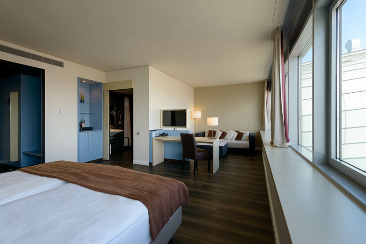 Friendly, bright barrier-free room at the ATLANTIC Hotel SAIL City Friendly, bright barrier-free room at the ATLANTIC Hotel SAIL City