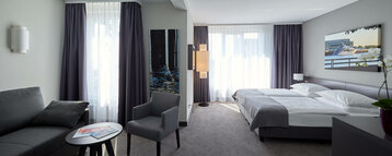 Wohnbereich des Studios im ATLANTIC Hotel Vegesack in Bremen