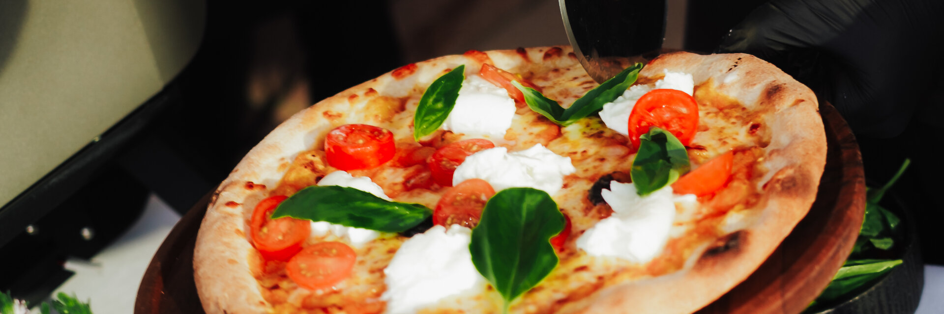 Sommerabende mit Pizza in der Deli Lounge im ATLANTIC Hotel Heidelberg Sommerabende mit Pizza in der Deli Lounge im ATLANTIC Hotel Heidelberg