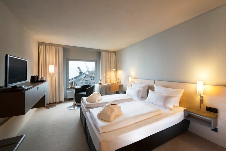 Comfort double room with a view over the Universum Bremen Comfort double room with a view over the Universum Bremen
